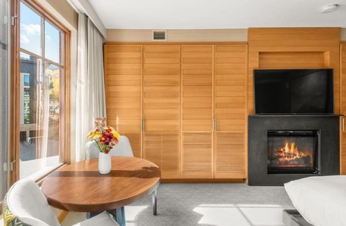 Snowmass Village Apartment | Luxury Resort Ski In Ski Out Studio