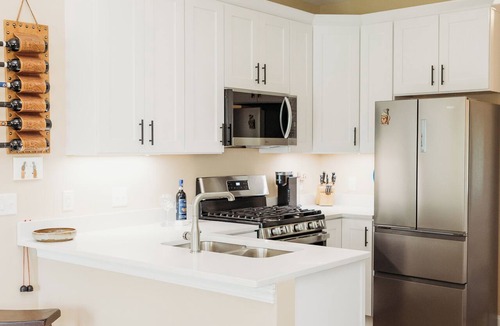 Vermilion House | Luxury Retreat for Discerning Couples and Business Travelers