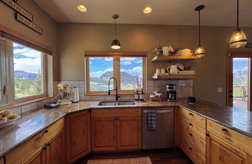 Estes Park House | Luxury Retreat Mountain Views Hot Tub