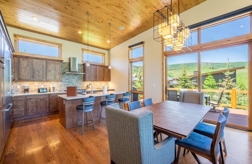 Silverthorne House | Luxury Retreat | Pool Table + Firepit | Mountain Views