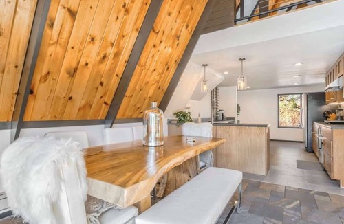 Manitou Springs Historic District House | Luxury Retreat | Hot Tub, Sauna, Gym | Manitou