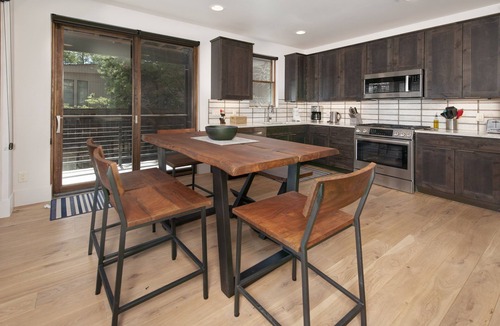 Silverthorne Condo | Luxury Riverside Condo 5 minutes off I70. Two king beds, well equipped kitchen.