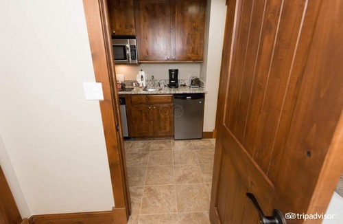 Breckenridge Resort | LUXURY SKI in/OUT Sleeps 8 -2 BR Grand Lodge Peak 7 Resort Breckenridge CO Pools