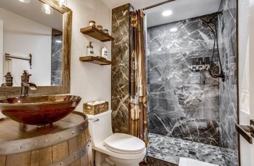 Loveland House | Luxury Spacious House Great for a Family Retreat