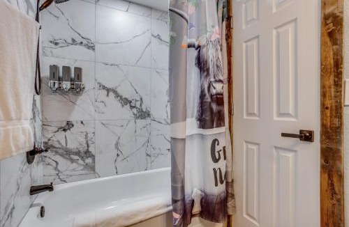 Loveland House | Luxury Spacious House Great for a Family Retreat