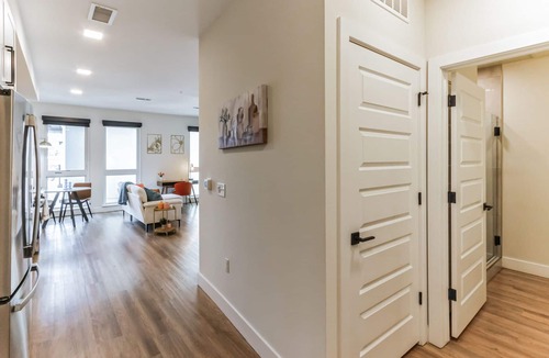 City Park West Apartment | Luxury Studio, Gym, Spa, Garage Parking, Safe 314