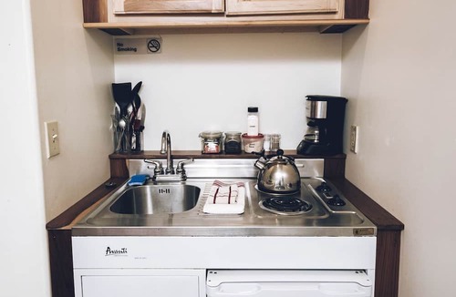 Crestone Cabin | Luxury Suite Rentals with Wi-Fi near Great Sand Dunes National Park