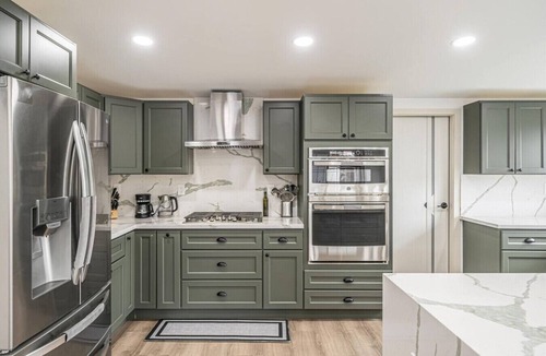 South Sundale House | Luxury suite w/private bath in Central Fremont