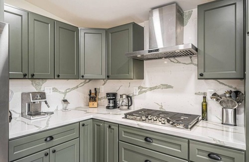 South Sundale House | Luxury suite w/private bath in Central Fremont