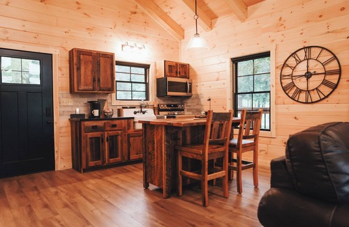 Fredericksburg Cabin | Luxury Treehouse Cabin over Salt Creek - Cabin 1