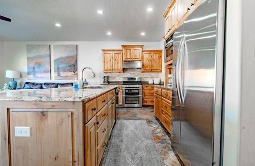 Moab House | Luxury Vacation Home 4-BED M20 - 4 master suites and 4.5 bathrooms