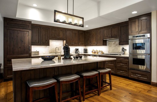 Vail House | Luxury Vail Retreat | Walk to Lionshead Gondola | Hot Tub & Fire Pit