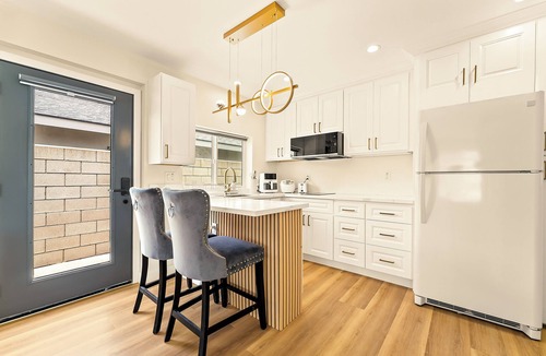 Westminster House | LYN STAY - Cozy Guest House in OC.