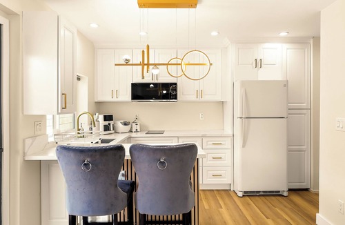 Westminster House | LYN STAY - Cozy Guest House in OC.