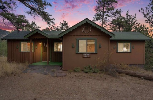 Estes Park House | Machin's Cottage #4 - Rustic beauty in Estes Park