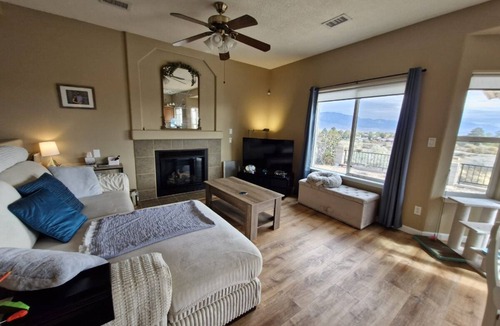 Rio Rancho House | Magic Mountain Hot Air Balloon Sunsets - 3 Bed, 2 Bath - Jacuzzi Tub & Fireplace
