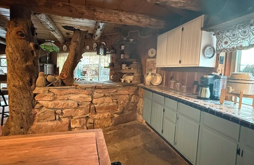 Mancos Cabin | Magical 3-bedroom cabin in tranquil Mancos with WiFi