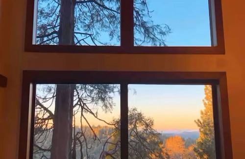 Crestline Cabin | Magical Mid-Century Cabin Epic Views & Fireplace