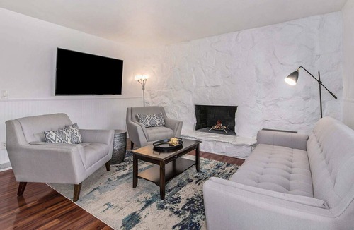 Southeast House | Magnificent Denver Townhome|Master Bedroom|Sleep 8