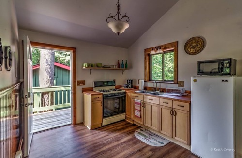 Canadensis Hotel | Magnolia Streamside Resort