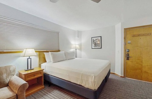 West End Cabin | Main St room - pool & hot tub - walk to lifts, dog-friendly, 3rd floor balcony