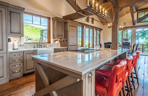 Mount Crested Butte House | Majestic Mountain Retreat. 5-Star Luxury In-Home Spa Amenities, Sleeps 10.