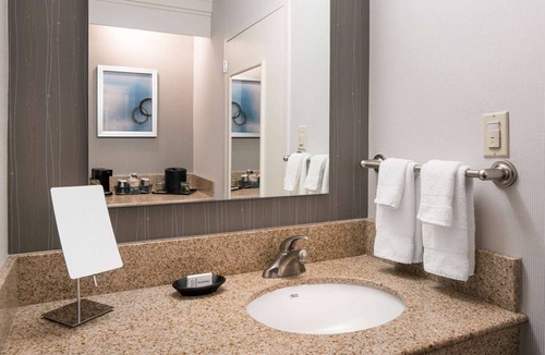 El Segundo Hotel | Make Your Trip More Enjoyable! 2 Comfortable Units, Pets are Allowed