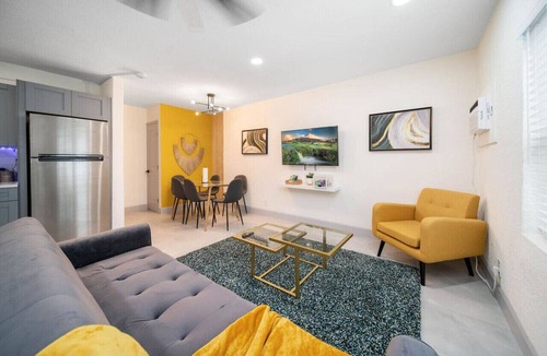 Victoria Park Apartment | Mango Lover's Peaceful Zen Retreat