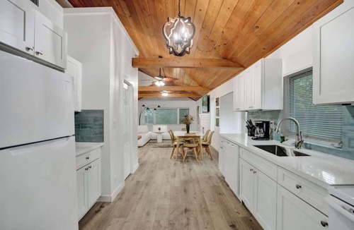 Sailboat Bend House | Mango Tropical Oasis 2BR House and Pool