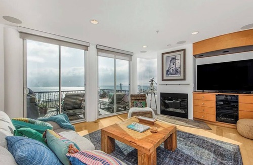 Sand Section House | Manhattan Beach Surf Haven