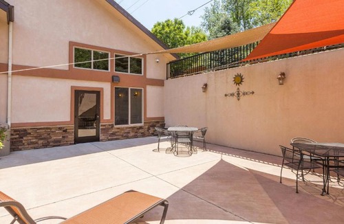 Manitou Springs Hotel | Manitou Pikes Peak Hotel