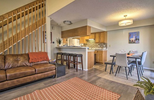 Manitou Springs Condo | Manitou Springs Escape w/A/C & Private Deck!
