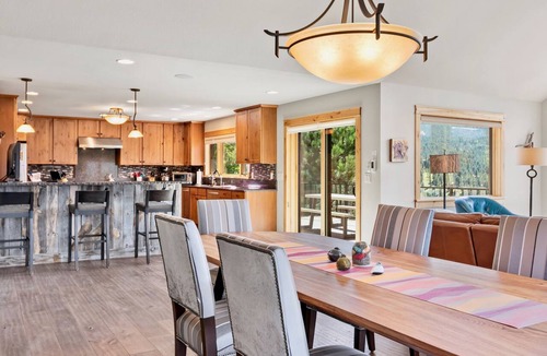 Windcliff Estates House | Mapes Luxury Vacation At Windcliff 5 Bedroom Home by RedAwning