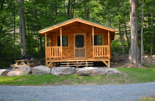 Pocono Lake Cabin | Maple Leaf Charming log cabin in the woods UPGRADED WITH FIBER OPTIC INTERNET