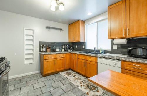 Redwood City House | Marbella Lane - 3BR House DTWN RWC Parking