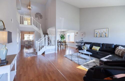 Noble House | Marbella Lane - 4BR w Gem Pool in SiliconValley