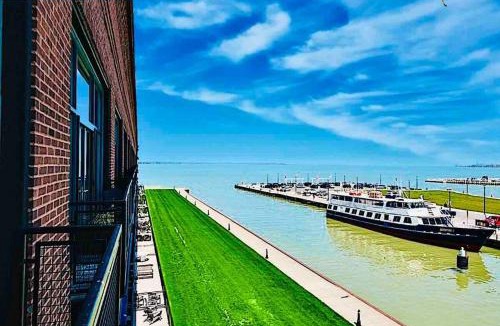 Sandusky House | Mario Room Waterfront Downtown View Cedar Point!