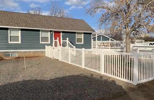 Fruitvale House | Market Way, The Place to Stay! 5 bedrooms, 2 living rooms & pet friendly!