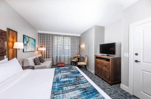 South Lake Tahoe Hotel | Marriott's Timber Lodge
