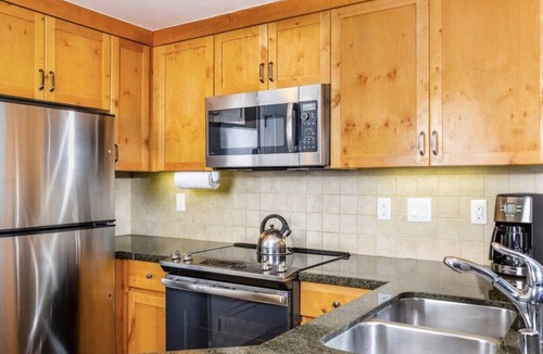 South Lake Tahoe Hotel | Marriott's Timber Lodge