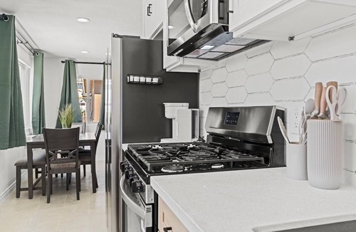 Tustin House | Marvelous 3-bedroom house with AC in friendly Tustin