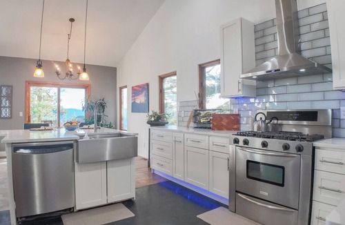 Kings Valley House | Marvelous 4-bedroom house with Hot Tub in Conifer perfect for your getaway