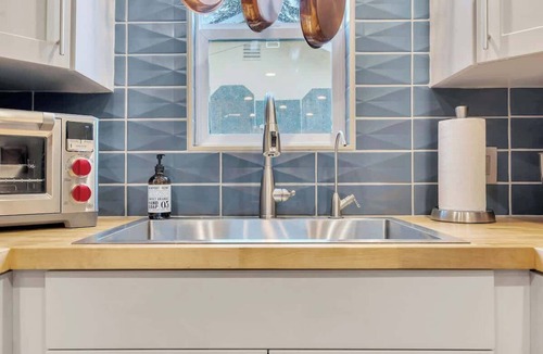 Paso Robles House | MaRVELOUS MiDCENTURY-Hot Tub, 5 Blocks to Downtown