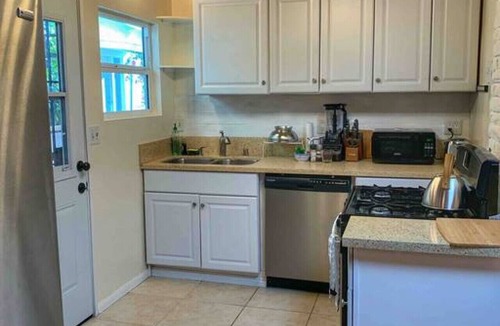 East Manhattan Beach Apartment | MB Gem 1 - 1.3Miles To Beach, Close To LAX & Park