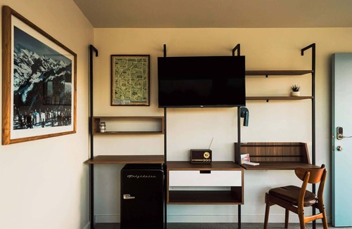 Hale Apartment | Mesa Moonlight Room | La Vista Motel | 201