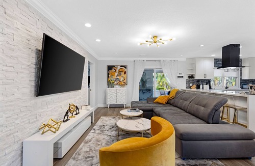 Imperial Point House | "MIA Coral" 3 Bed with The pool and Hot Tub