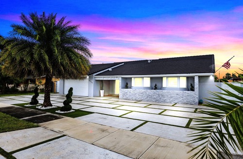 Westchester Ski Chalet | Miami Downtown Oasis/Mini Golf/Htd Pool/Game room