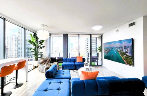 Downtown Miami Apartment | Miami Luxury 3BR - Stunning Skyline & Water Views - 100” Living Room TV