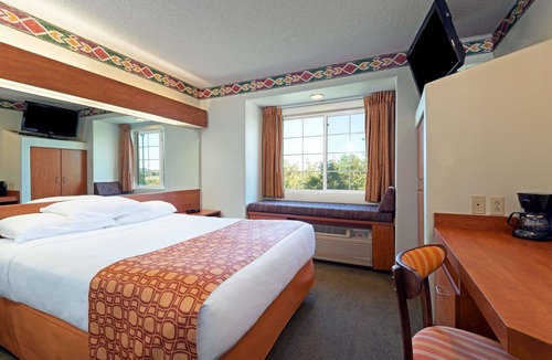 Pueblo Hotel | Microtel Inn & Suites by Wyndham Pueblo
