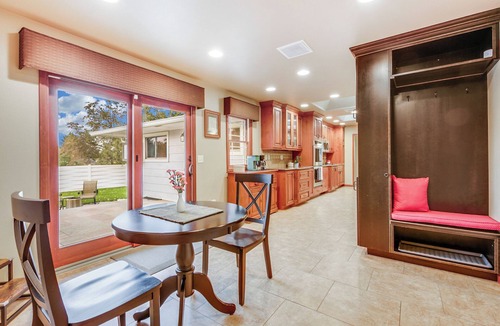 Greeley House | Mid-Century Gem for Mid-Term Stays